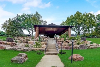 THIS LISTING IS FOR 1/4 OWNERSHIP OF UNIT #4 (week 1). Enjoy all on Devils Head Golf Course in Wisconsin - for sale on GolfHomes.com, golf home, golf lot