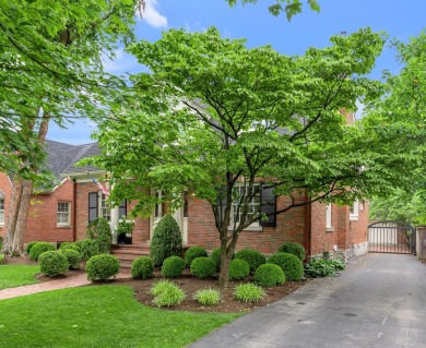 Welcome to this charming 1.5-story home in the highly on Idle Hour Country Club in Kentucky - for sale on GolfHomes.com, golf home, golf lot