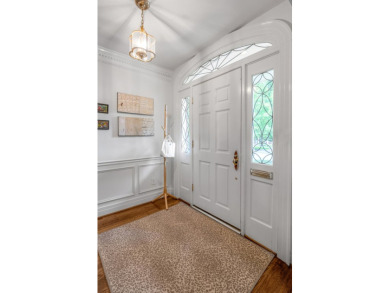 Welcome to this charming 1.5-story home in the highly on Idle Hour Country Club in Kentucky - for sale on GolfHomes.com, golf home, golf lot