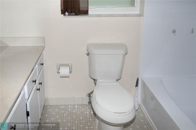 MOTIVATED SELLERS! Bring your offer to this spacious low priced on Oaks Country Club in Florida - for sale on GolfHomes.com, golf home, golf lot