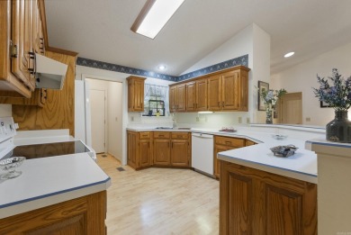 NEW LISTING! All offers due by Tuesday at 5:00 PM! This charming on Coronado Golf Course in Arkansas - for sale on GolfHomes.com, golf home, golf lot