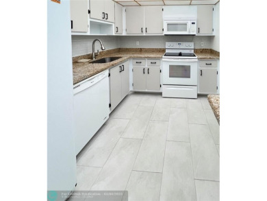 MOTIVATED SELLERS! Bring your offer to this spacious low priced on Oaks Country Club in Florida - for sale on GolfHomes.com, golf home, golf lot