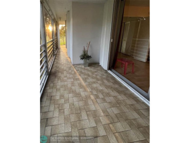 MOTIVATED SELLERS! Bring your offer to this spacious low priced on Oaks Country Club in Florida - for sale on GolfHomes.com, golf home, golf lot