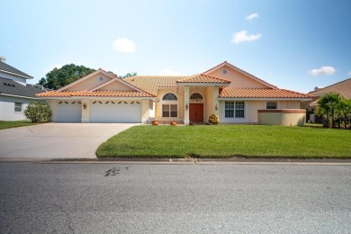 WELCOME to 30341 Fairway Drive, an Arthur Ruthenberg built home on Saddlebrook Golf and Country Club in Florida - for sale on GolfHomes.com, golf home, golf lot