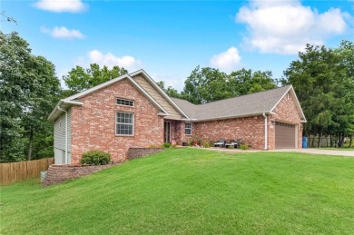 Welcome to your new home in NWA! Nestled in a cul-de-sac just 15 on Bella Vista Country Club - Kingswood in Arkansas - for sale on GolfHomes.com, golf home, golf lot