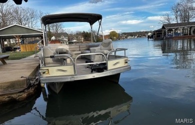 WOW -- Rare Lakefront Opportunity on a Private Cul-de-sac on 1/2 on Raintree Country Club in Missouri - for sale on GolfHomes.com, golf home, golf lot