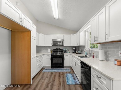 Move In Ready Home in Lake Tansi!! This spacious 2 bedroom PLUS on Lake Tansi Village Country Club in Tennessee - for sale on GolfHomes.com, golf home, golf lot