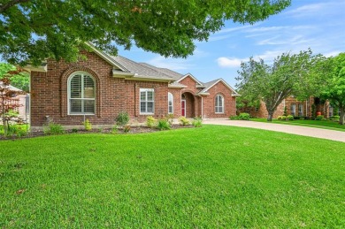 Stunning 3 bedroom 2.5 bathroom home in the gated community of on Mira Vista Country Club in Texas - for sale on GolfHomes.com, golf home, golf lot