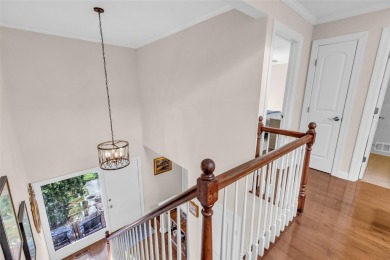 Welcome to this mint townhouse-style end unit condo in the on Glen Head Country Club in New York - for sale on GolfHomes.com, golf home, golf lot