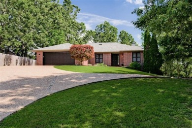 Beautiful 3,078?sq?ft two-story home in a quiet neighborhood on Bella Vista Country Club - Scottsdale in Arkansas - for sale on GolfHomes.com, golf home, golf lot