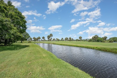 Fantastic location in the Lake Washington area! You are close to on Mallards Landing Golf Course in Florida - for sale on GolfHomes.com, golf home, golf lot