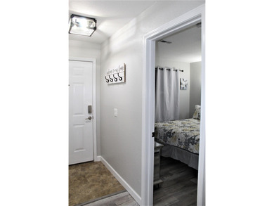 Beautifully remodeled 1 bed / 1 bath condo, sold fully furnished on Pointe Royale Village Country Club in Missouri - for sale on GolfHomes.com, golf home, golf lot