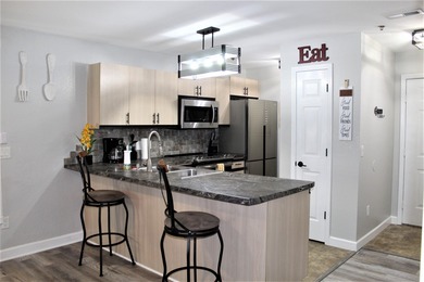 Beautifully remodeled 1 bed / 1 bath condo, sold fully furnished on Pointe Royale Village Country Club in Missouri - for sale on GolfHomes.com, golf home, golf lot