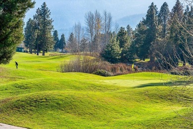 MOUNT SHASTA LUXURY LIVING ON THE 9TH HOLE. This 5,204 SF custom on Mount Shasta Resort in California - for sale on GolfHomes.com, golf home, golf lot