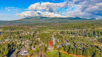 MOUNT SHASTA LUXURY LIVING ON THE 9TH HOLE. This 5,204 SF custom on Mount Shasta Resort in California - for sale on GolfHomes.com, golf home, golf lot