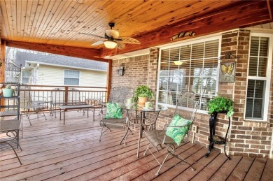 Immaculate home overlooking the beautiful 18 hole golf course on Holiday Island Golf Course in Arkansas - for sale on GolfHomes.com, golf home, golf lot