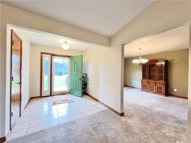 Immaculate home overlooking the beautiful 18 hole golf course on Holiday Island Golf Course in Arkansas - for sale on GolfHomes.com, golf home, golf lot