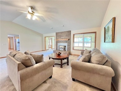 Immaculate home overlooking the beautiful 18 hole golf course on Holiday Island Golf Course in Arkansas - for sale on GolfHomes.com, golf home, golf lot