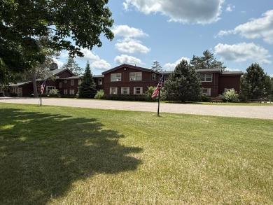 Turn-key 1 bed, 1 bath condo in the popular Gateway Lodge in on Gateway Golf Club in Wisconsin - for sale on GolfHomes.com, golf home, golf lot