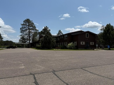 Turn-key 1 bed, 1 bath condo in the popular Gateway Lodge in on Gateway Golf Club in Wisconsin - for sale on GolfHomes.com, golf home, golf lot