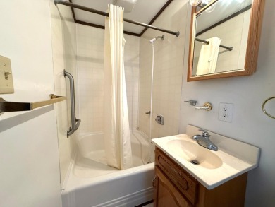 Turn-key 1 bed, 1 bath condo in the popular Gateway Lodge in on Gateway Golf Club in Wisconsin - for sale on GolfHomes.com, golf home, golf lot