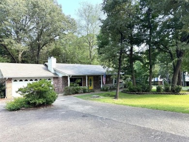 Wonderful Move in ready 3BD-2BA-2LA home on 3 lots (one fee!) on Holly Lake Ranch Golf Club in Texas - for sale on GolfHomes.com, golf home, golf lot
