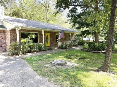 Wonderful Move in ready 3BD-2BA-2LA home on 3 lots (one fee!) on Holly Lake Ranch Golf Club in Texas - for sale on GolfHomes.com, golf home, golf lot