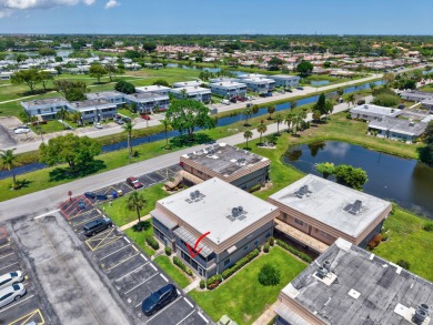 Beautifully updated first-floor unit in the sought-after Kings on Kings Point Golf - Executive in Florida - for sale on GolfHomes.com, golf home, golf lot