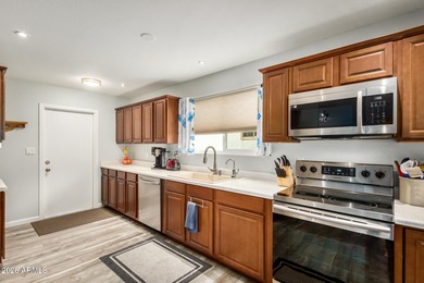 The home in Fountain of the Sun you've been waiting for! 3 BR on Fountain of the Sun Country Club in Arizona - for sale on GolfHomes.com, golf home, golf lot