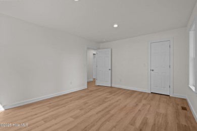 Welcome to this beautifully renovated 3-bedroom, 2-bath home in on Seven Lakes Country Club in North Carolina - for sale on GolfHomes.com, golf home, golf lot