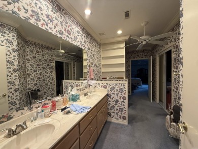 Welcome to this 4 bedroom, 2 bath home offering 1,816 sq ft of on Indian Hills Country Club in Arkansas - for sale on GolfHomes.com, golf home, golf lot