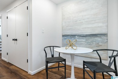 NEW LOOK--completely updated from top to bottom! This charming on Vestavia Golf and Country Club in Alabama - for sale on GolfHomes.com, golf home, golf lot