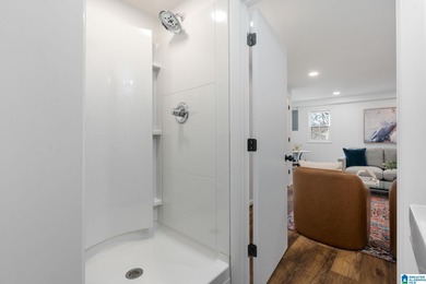 NEW LOOK--completely updated from top to bottom! This charming on Vestavia Golf and Country Club in Alabama - for sale on GolfHomes.com, golf home, golf lot