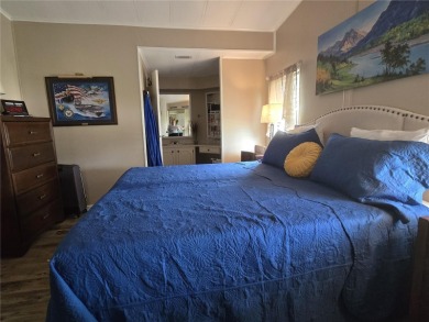 ZELLWOOD STATION BEAUTIFUL GOLF COURSE VIEW This 2-bedroom 2 on Zellwood Station Country Club in Florida - for sale on GolfHomes.com, golf home, golf lot