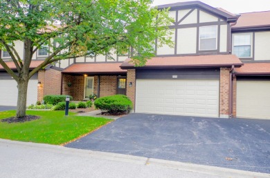 ENJOY A $5,000 CREDIT FOR CARPET REPLACEMENT! This is a on Bloomingdale Golf Club in Illinois - for sale on GolfHomes.com, golf home, golf lot