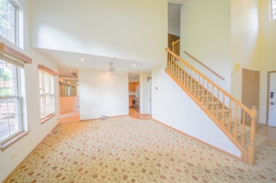 ENJOY A $5,000 CREDIT FOR CARPET REPLACEMENT! This is a on Bloomingdale Golf Club in Illinois - for sale on GolfHomes.com, golf home, golf lot