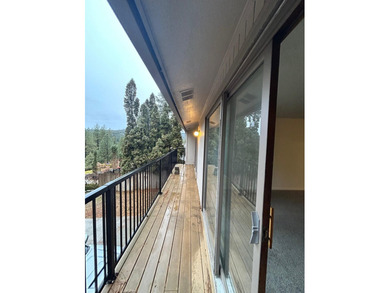 Latah Creelk golf course community condo. 1440sqft 2 story unit on Hangman Valley Golf Course in Washington - for sale on GolfHomes.com, golf home, golf lot