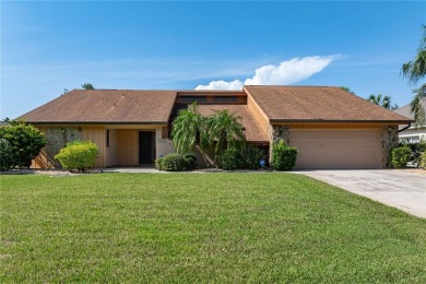 SPACIOUS POOL HOME OVERLOOKING GOLF COURSE IN LAKE SUZY on Kingsway Country Club in Florida - for sale on GolfHomes.com, golf home, golf lot