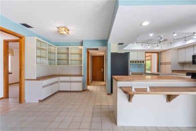 SPACIOUS POOL HOME OVERLOOKING GOLF COURSE IN LAKE SUZY on Kingsway Country Club in Florida - for sale on GolfHomes.com, golf home, golf lot