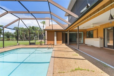 SPACIOUS POOL HOME OVERLOOKING GOLF COURSE IN LAKE SUZY on Kingsway Country Club in Florida - for sale on GolfHomes.com, golf home, golf lot