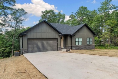 Come see this fantastic new construction home with a one year on Bella Vista Country Club - Kingswood in Arkansas - for sale on GolfHomes.com, golf home, golf lot