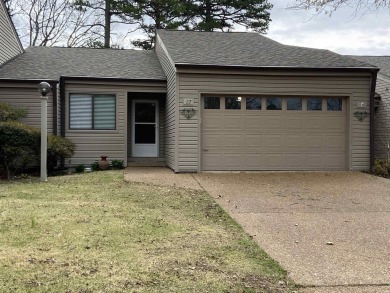 Beautiful remodeled condo with a lovely view of the 18th fairway on Indian Hills Country Club in Arkansas - for sale on GolfHomes.com, golf home, golf lot