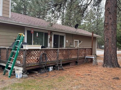 Nice, well established Golf Access Home.  Three Bedrooms, 2 on Lake Shastina Golf Course in California - for sale on GolfHomes.com, golf home, golf lot