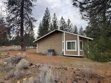 Nice, well established Golf Access Home.  Three Bedrooms, 2 on Lake Shastina Golf Course in California - for sale on GolfHomes.com, golf home, golf lot