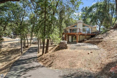 Relax and stay in this charming 3-bedroom, 2-bath cabin nestled on Pine Mountain Lake Country Club in California - for sale on GolfHomes.com, golf home, golf lot