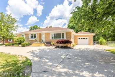 * Offers deadline is 6pm Monday, July 7th* Attention golf on Port Huron Golf Club in Michigan - for sale on GolfHomes.com, golf home, golf lot