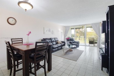 Beautifully renovated 2-bed, 2-bath condo with a modern on Palm-Aire Country Club and Resort - The Oaks in Florida - for sale on GolfHomes.com, golf home, golf lot