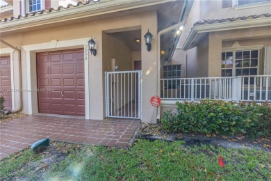 Two-story Townhome with garage in Villas of Rolling Hills in on Grande Oaks Golf Club in Florida - for sale on GolfHomes.com, golf home, golf lot