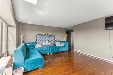 Welcome to this remarkable 2-bedroom, 2-bath residence located on Evergreen Hills Golf Course in Michigan - for sale on GolfHomes.com, golf home, golf lot