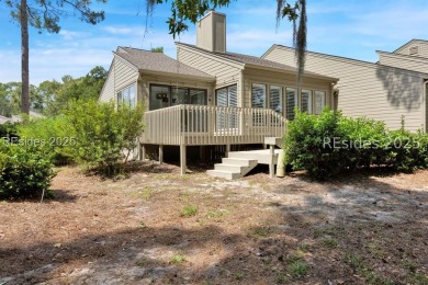 Welcome to this charming 2 bedroom, 2 bath end-unit villa on Sea Pines Golf and Resort  in South Carolina - for sale on GolfHomes.com, golf home, golf lot